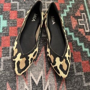 Chic Animal Print Flats